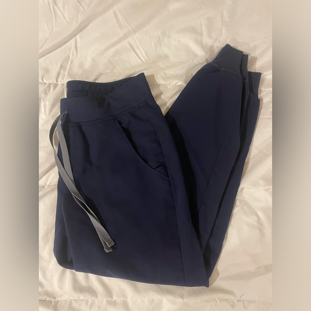 FIGS Zamora scrub joggers